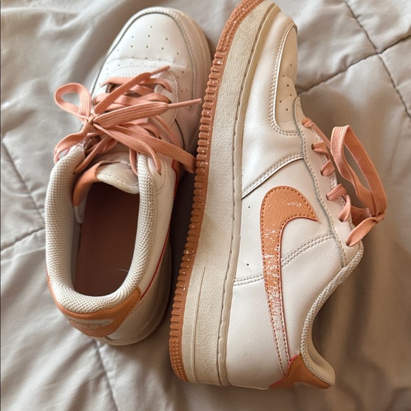 Nike Sneakers White and Peach - Picture 8 of 12